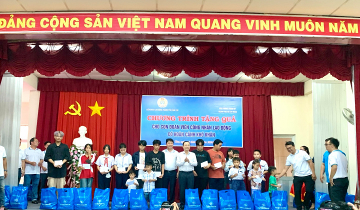 SaiGonBank tặng quà cho con các đoàn viên công nhân lao động khó khăn tại TP. Cần Thơ