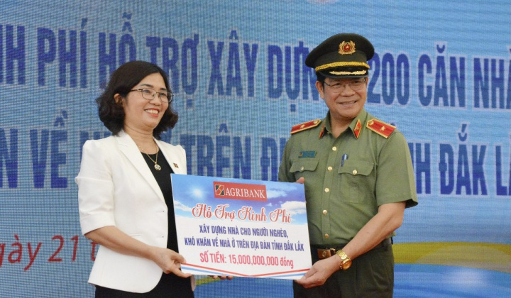 Agribank hỗ trợ 15 tỷ đồng xây nhà tình nghĩa tặng gia đình khó khăn tại Đắk Lắk