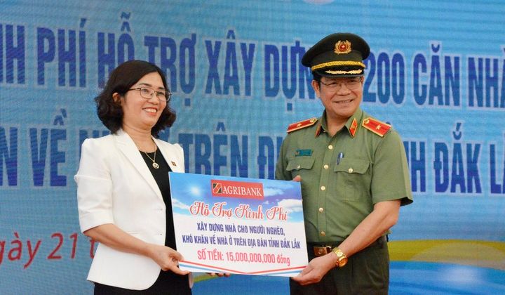 Agribank hỗ trợ 15 tỷ đồng xây nhà tình nghĩa tặng gia đình khó khăn tại Đắk Lắk