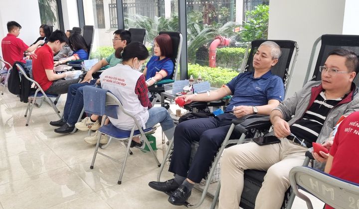 Hơn 100 cán bộ nhân viên VietABank tham gia hiến máu nhân đạo