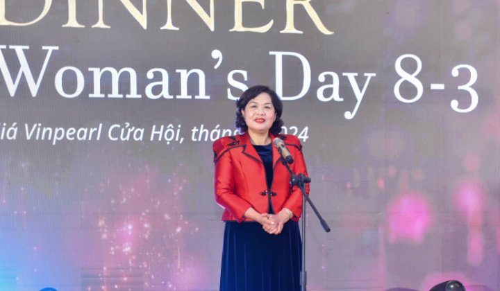 Lãnh đạo nữ ngành Ngân hàng học tập tấm gương Hồ Chí Minh trên quê hương Bác