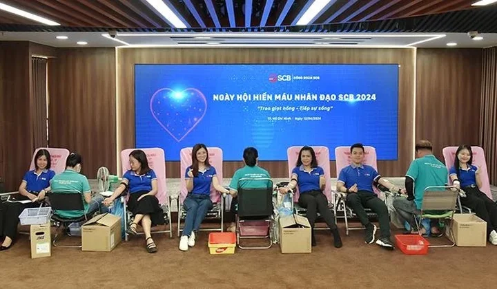 Gần 200 cán bộ, nhân viên và người thân của SCB hiến máu tình nguyện