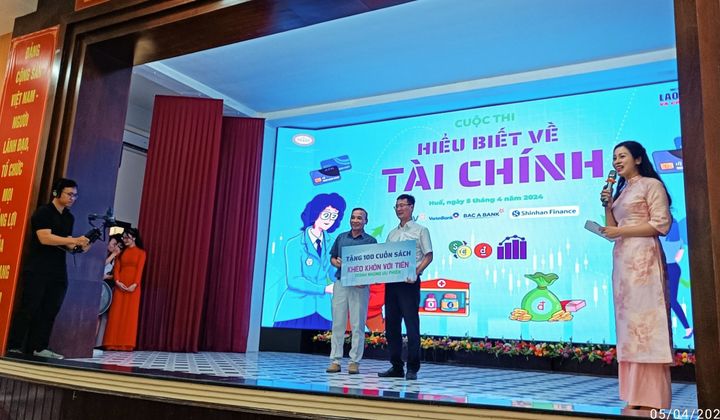 Shinhan Finance đồng hành cùng chương trình giáo dục tài chính tại Huế