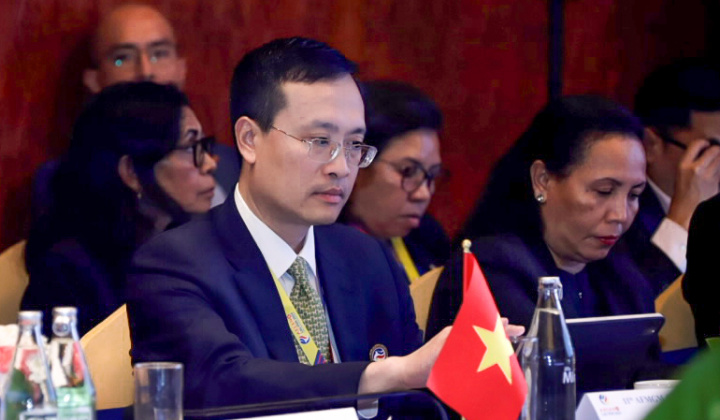 Policy Dialogue between Governors of ASEAN central banks and CEOs of financial institutions