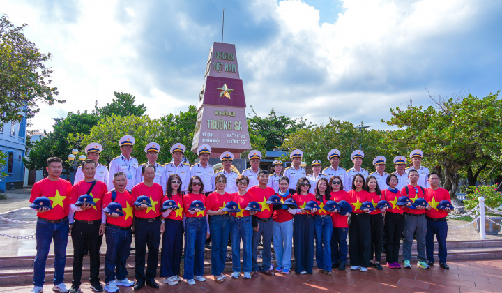 Đoàn công tác Hiệp hội Ngân hàng Việt Nam thăm quân, dân quần đảo Trường Sa, nhà giàn DK1/16