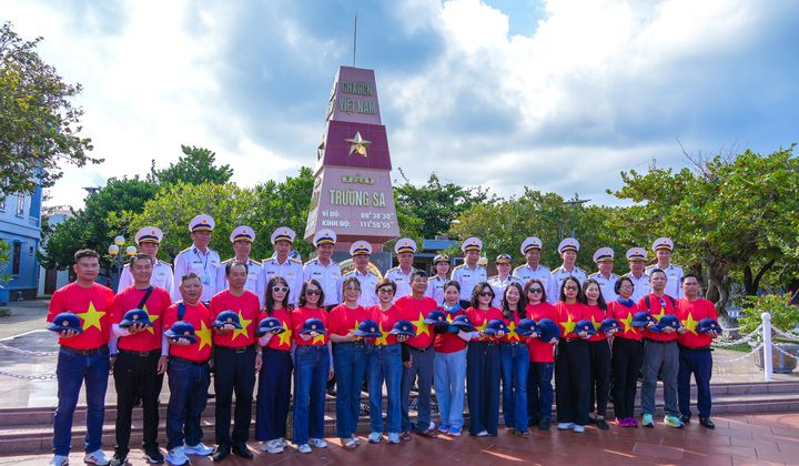 Đoàn công tác Hiệp hội Ngân hàng Việt Nam thăm quân, dân quần đảo Trường Sa, nhà giàn DK1/16
