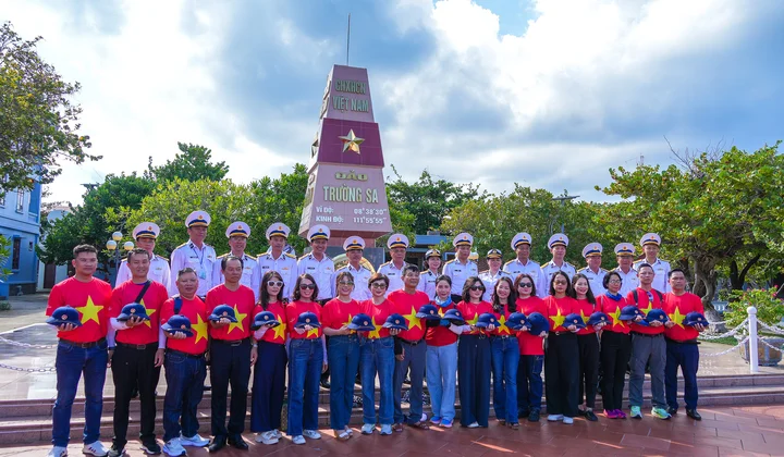 Đoàn công tác Hiệp hội Ngân hàng Việt Nam thăm quân, dân quần đảo Trường Sa, nhà giàn DK1/16