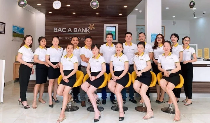 Bac A Bank recruits positions for new graduates