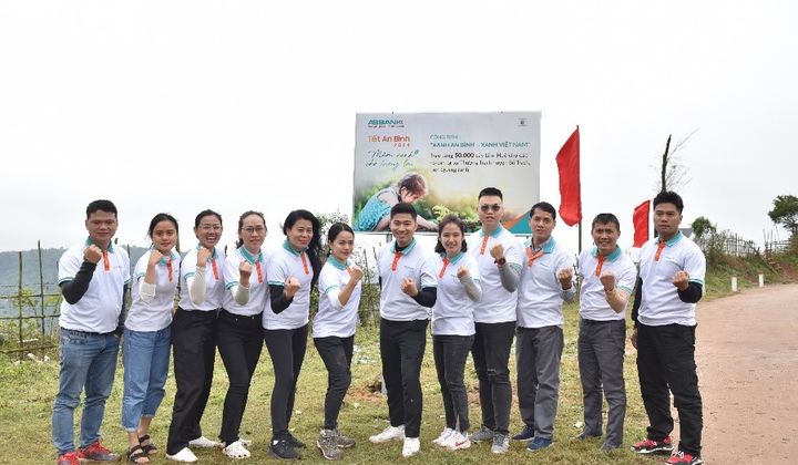 ABBANK gây quỹ 50.000 cây gỗ lớn cho các gia đình khó khăn tỉnh Quảng Bình