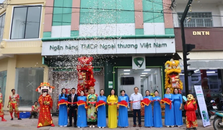 Vietcombank Gò Công triển khai mô hình bán lẻ RTOM và máy R-ATM