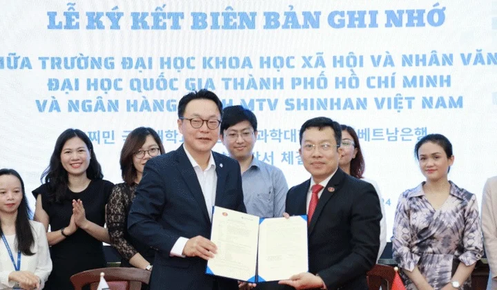 Shinhan Bank hợp tác chiến lược với trường Đại học Khoa học Xã hội và Nhân văn