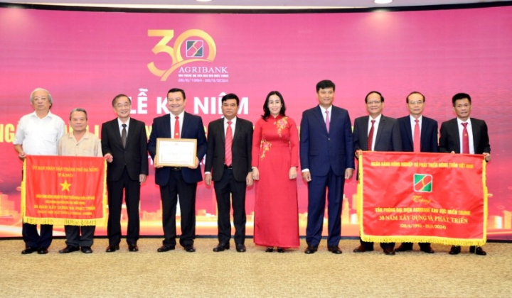 Agribank khu vực miền Trung kỉ niệm 30 năm thành lập