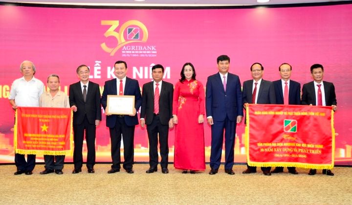 Agribank khu vực miền Trung kỉ niệm 30 năm thành lập