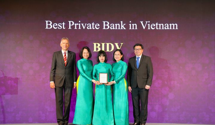 BIDV nhận “cú đúp” giải thưởng uy tín trong lĩnh vực ngân hàng bán lẻ