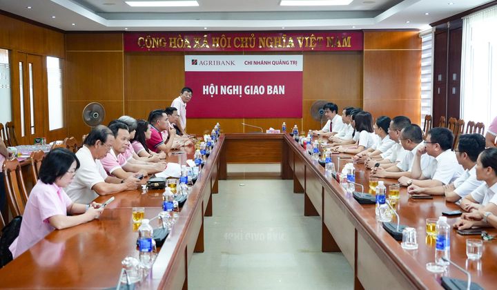 Phó Chủ tịch kiêm Tổng Thư ký VNBA Nguyễn Quốc Hùng thăm, làm việc với Agribank Quảng Trị