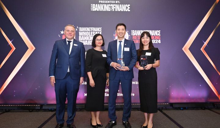 PVcomBank nhận 2 giải thưởng quốc tế từ tạp chí uy tín hàng đầu châu Á