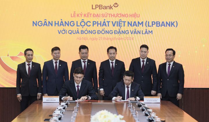 Thủ môn Đặng Văn Lâm được LPBank chọn làm Đại sứ thương hiệu
