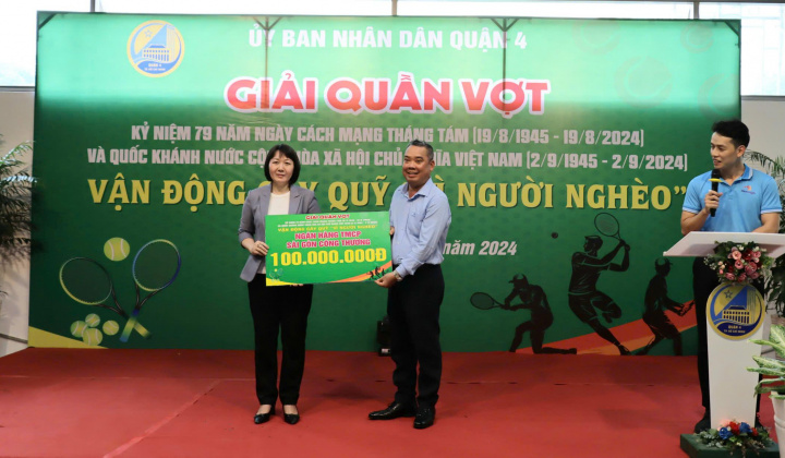 SaiGonBank tặng 100 triệu đồng ủng hộ quỹ “Vì người nghèo” quận 4