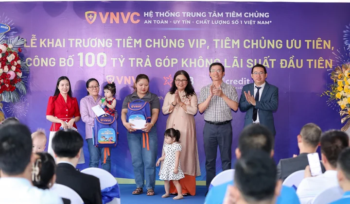 Mcredit và VNVC hỗ trợ tiêm vắc xin trả góp không lãi suất đạt mốc 100 tỷ