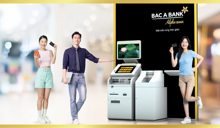 Khách hàng Bac A Bank mở và nhận thẻ nhanh tại hệ thống Kiosk Banking