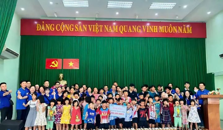 Eximbank thăm và tặng quà 3 trung tâm tiếp nhận trẻ em từ Mái ấm Hoa Hồng