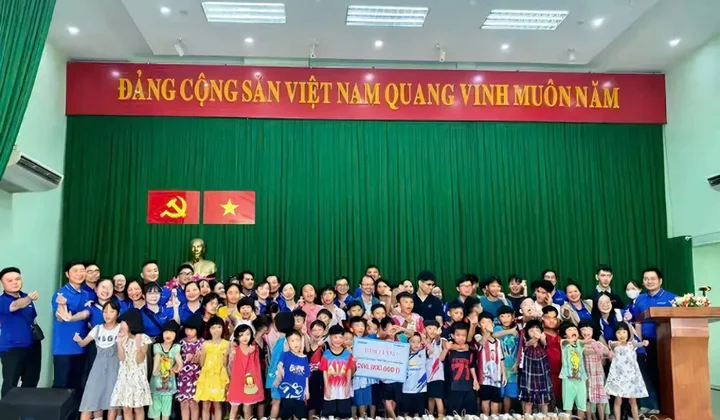 Eximbank thăm và tặng quà 3 trung tâm tiếp nhận trẻ em từ Mái ấm Hoa Hồng