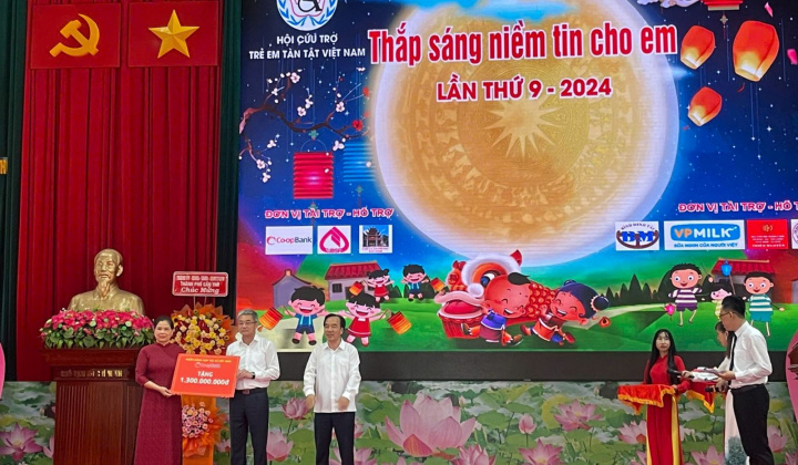 Co-opBank tặng 1.300 suất quà cho trẻ em nghèo, trẻ em khuyết tật