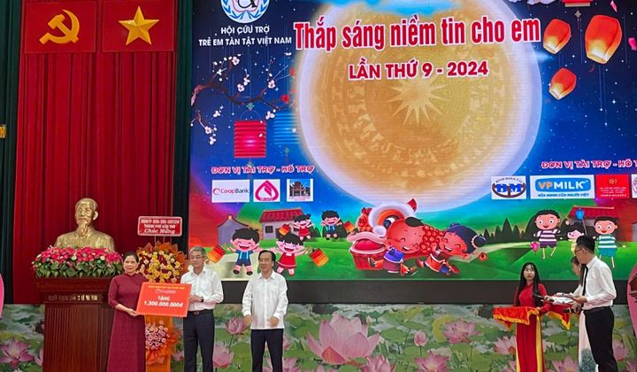 Co-opBank tặng 1.300 suất quà cho trẻ em nghèo, trẻ em khuyết tật