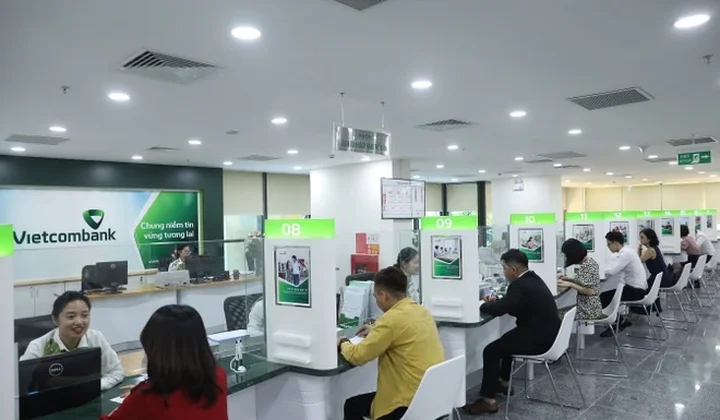 Vietcombank giảm tới 2%/năm lãi suất cho vay hỗ trợ khách ảnh hưởng bởi bão Yagi