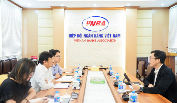 Vietnam Banks Association talks with Monetary Authority of Singapore
