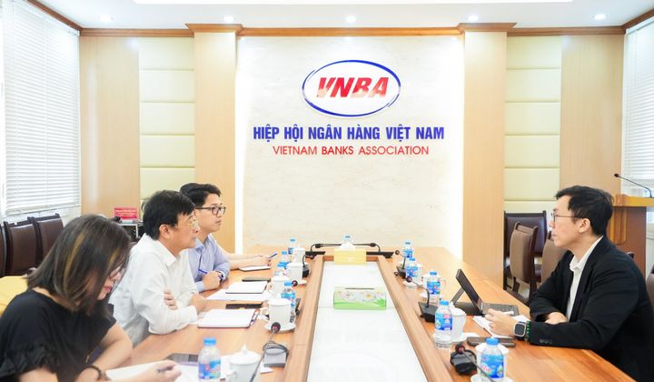 Vietnam Banks Association talks with Monetary Authority of Singapore
