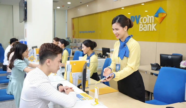 PVcomBank miễn 100% phí nhận tiền kiều hối tại quầy giao dịch