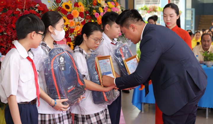 Sacombank dành hơn 11 tỷ đồng trao học bổng “Ươm mầm cho những ước mơ”