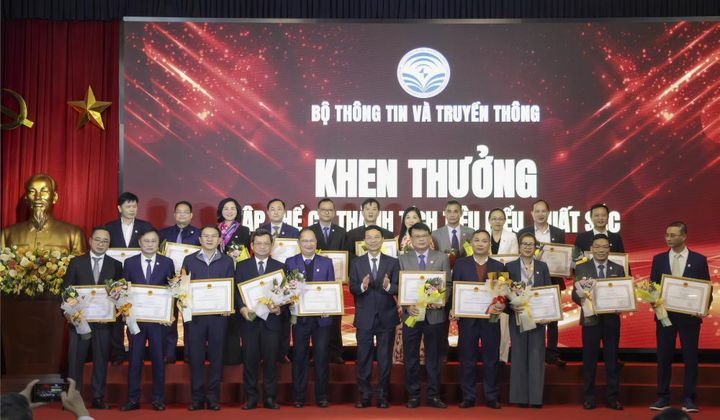 Vụ Truyền thông nhận bằng khen của Bộ trưởng Bộ Thông tin và Truyền thông về truyền thông chính sách