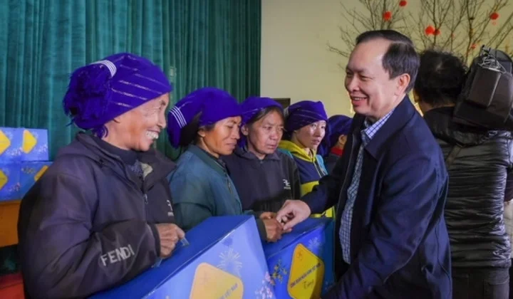 Công đoàn Ngân hàng Việt Nam tặng quà hộ nghèo, gia đình chính sách tại tỉnh Lào Cai