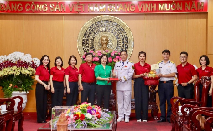 Agribank mang 'Tết ấm' cho chiến sĩ vùng 4 Hải quân