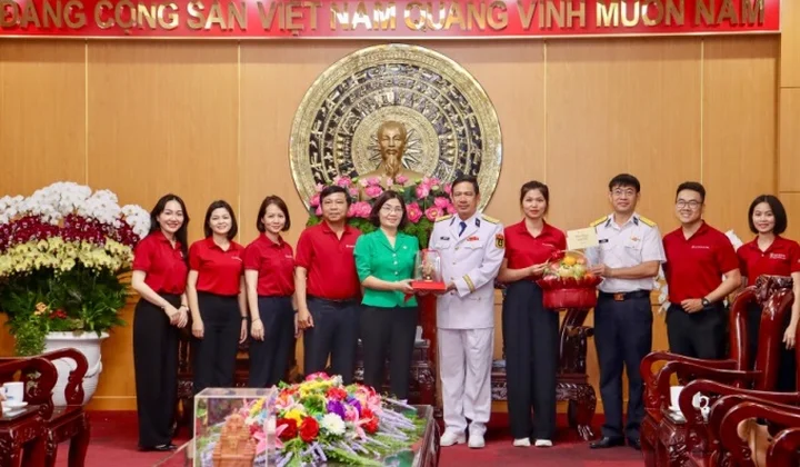 Agribank mang 'Tết ấm' cho chiến sĩ vùng 4 Hải quân