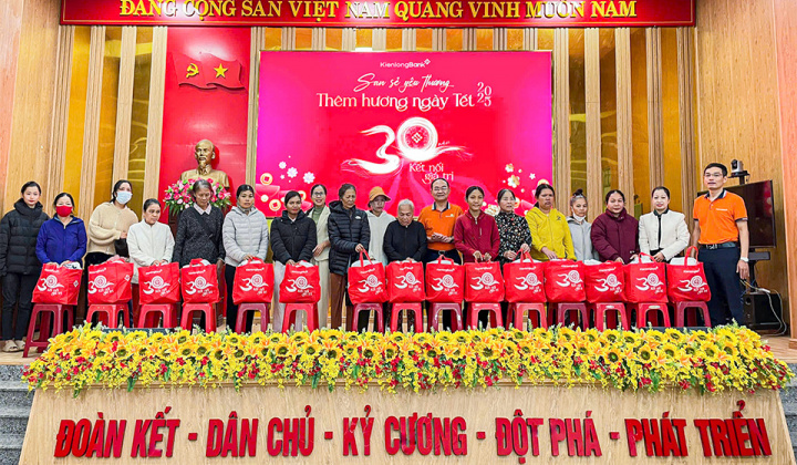 KienlongBank với hành trình 12 năm “San sẻ yêu thương - Thêm hương ngày Tết”