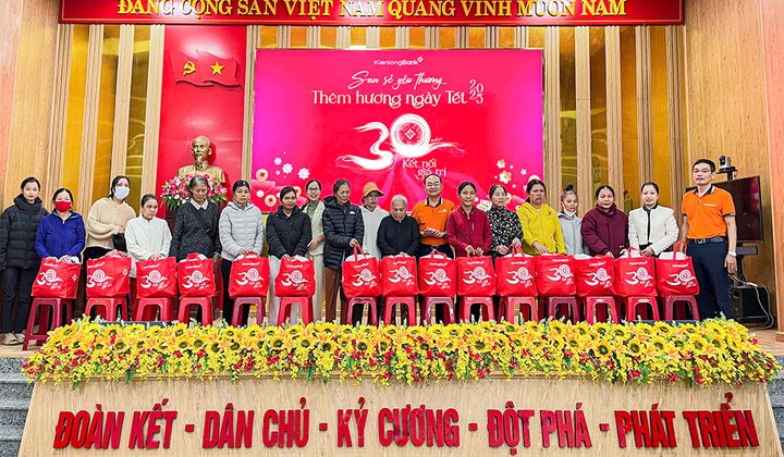 KienlongBank với hành trình 12 năm “San sẻ yêu thương - Thêm hương ngày Tết”