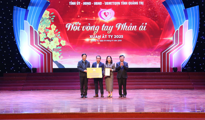 PVcomBank góp 10 tỷ đồng hỗ trợ “Xóa nhà tạm, nhà dột nát” tại tỉnh Quảng Trị
