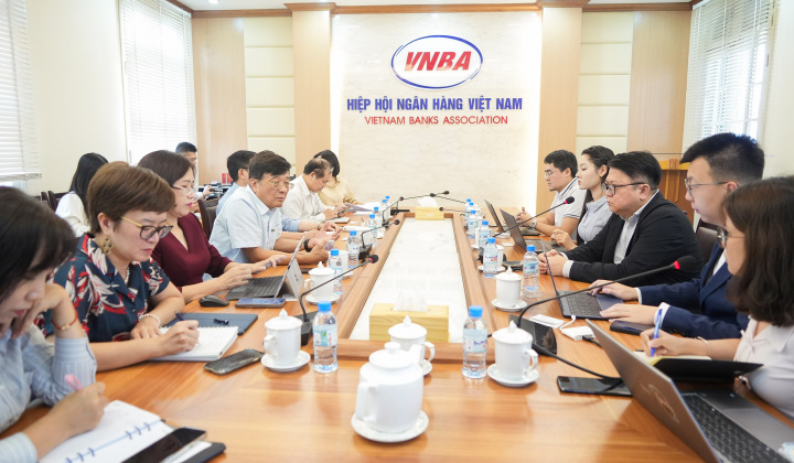 Vice Chairman cum General Secretary Nguyễn Quốc Hùng receives Huawei delegation