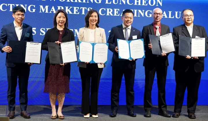 Standard Chartered signs four MoUs in Việt Nam to strengthen Hong Kong-ASEAN ties
