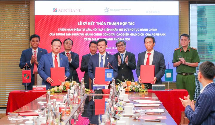Agribank and Hanoi Public Administration Service Center Cooperate to Integrate Public Services at Bank Transaction Points