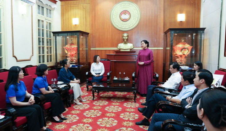 Công đoàn Co-opBank ủng hộ 350 triệu đồng giúp đồng bào bị bão số 10