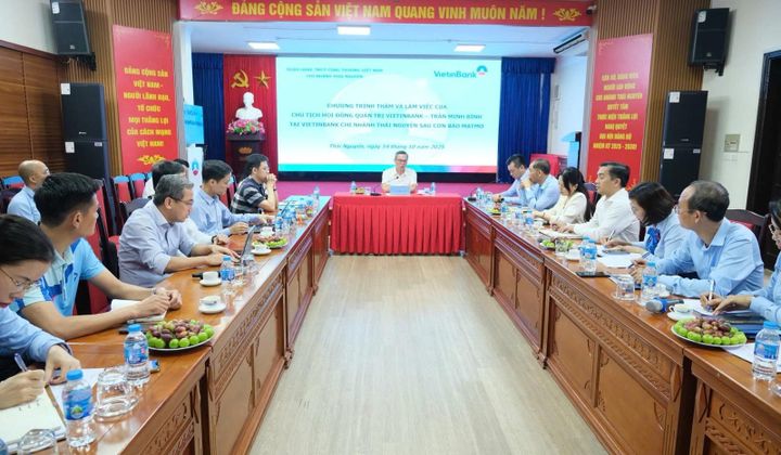 Chủ tịch HĐQT VietinBank thăm hỏi, động viên và chỉ đạo các chi nhánh ở Thái Nguyên khắc phục hậu quả sau bão số 11