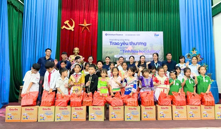 Shinhan Finance mang Trung thu ấm áp đến học sinh khó khăn tại Thái Nguyên