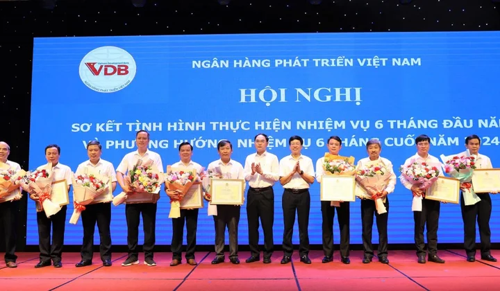 Ngân hàng Phát triển Việt Nam: Đẩy mạnh phong trào thi đua, phấn đấu hoàn thành nhiệm vụ cơ cấu lại hoạt động