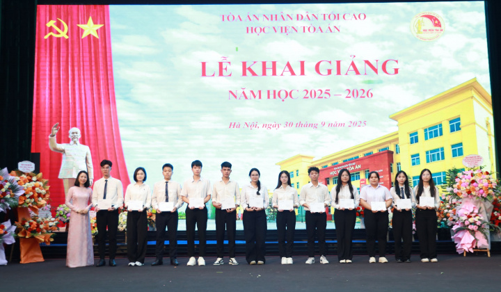 VietinBank Tiên Sơn trao học bổng cho tân sinh viên Học viện Tòa án