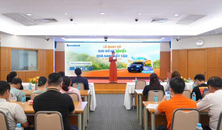 Sacombank tìm ra khách hàng trúng ô tô điện VinFast VF9 Eco và hàng trăm giải thưởng giá trị