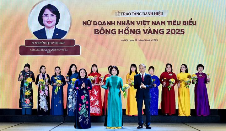 Phó Tổng Giám đốc BIDV được vinh danh “Bông Hồng Vàng 2025”